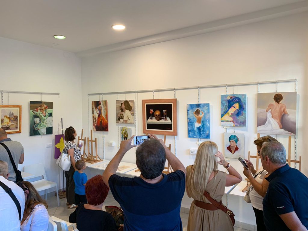 Immagini del corso di disegno e pittura all'interno della scuola Start22 a Roma in zona Eur.